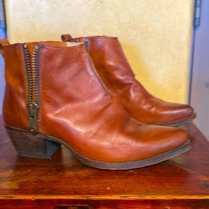Frye brown leather western ankle boot size 8